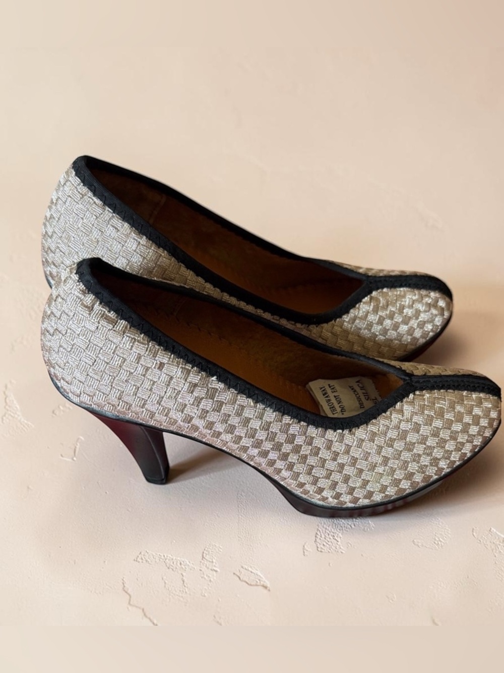 NWOT bernie mev. W Beige/blush & Black Woven Heels SZ 37 EU SZ 6 US